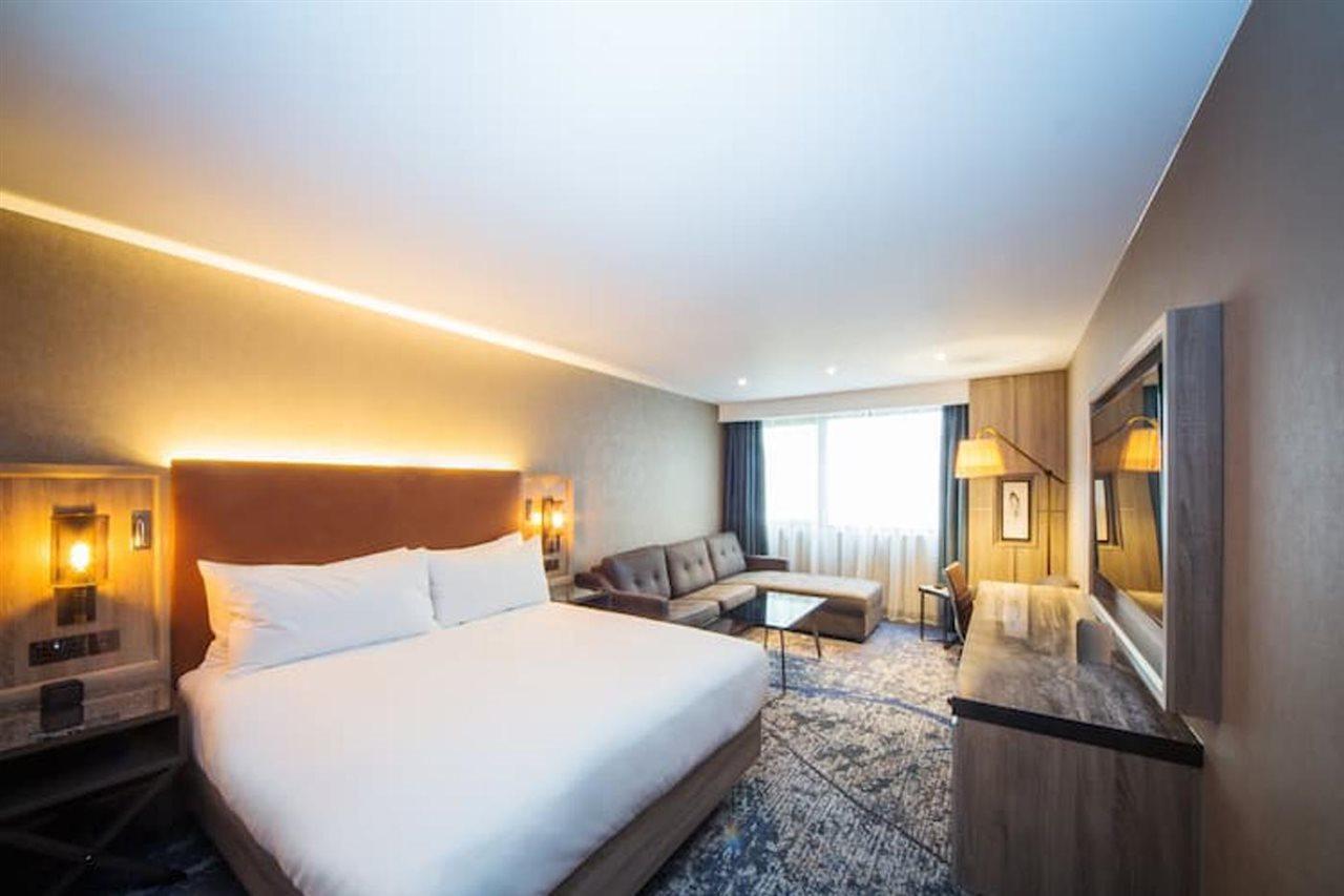 Doubletree By Hilton London Kingston Upon Thames Hotel Kingston upon Thames  Eksteriør billede