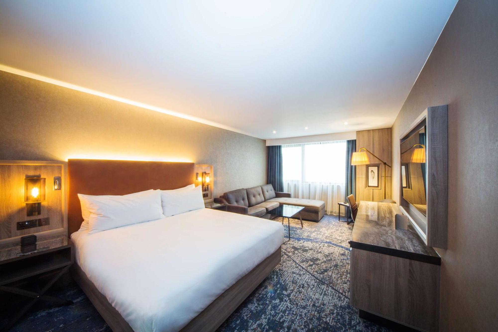 Doubletree By Hilton London Kingston Upon Thames Hotel Kingston upon Thames  Eksteriør billede