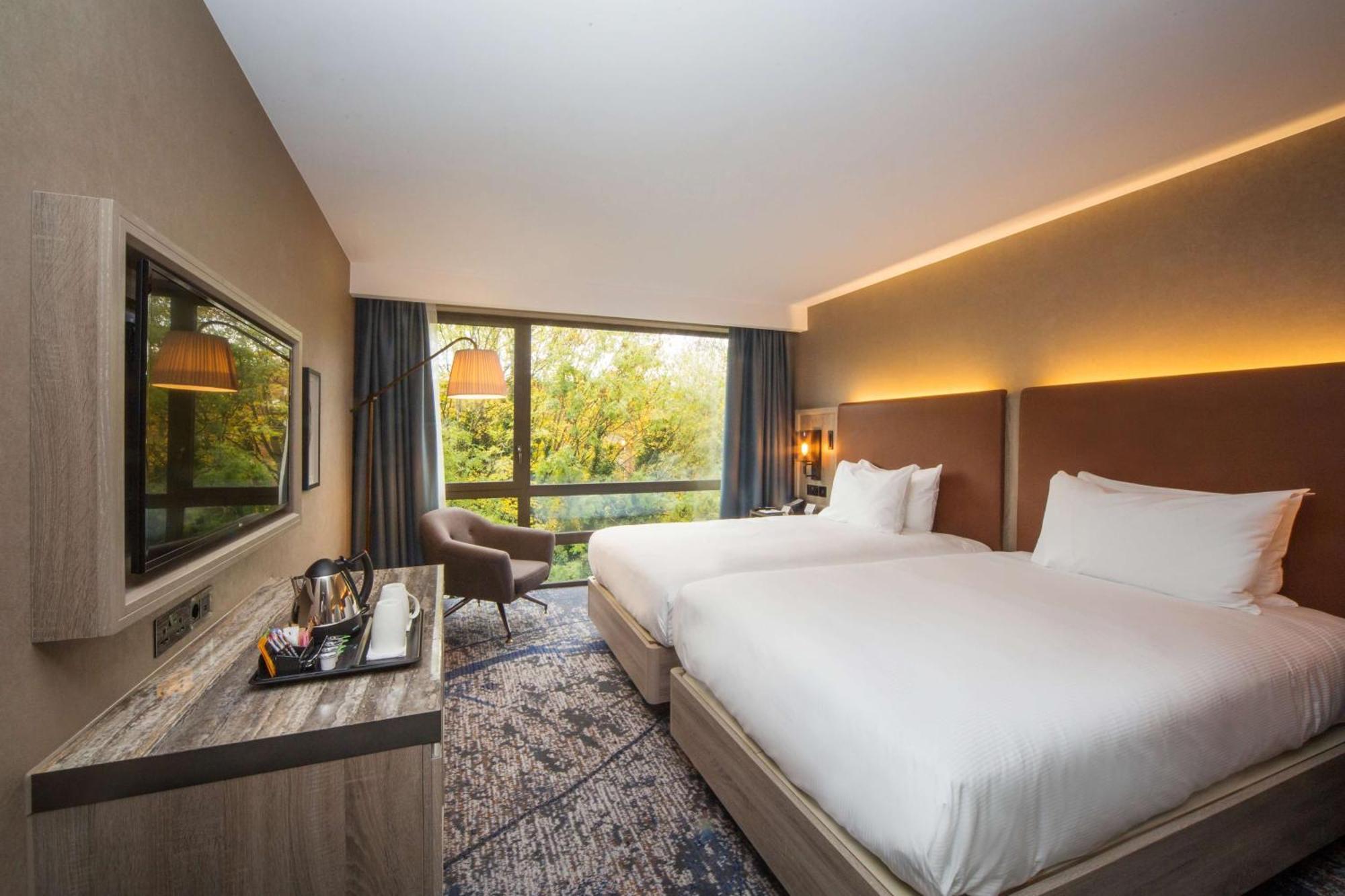 Doubletree By Hilton London Kingston Upon Thames Hotel Kingston upon Thames  Eksteriør billede