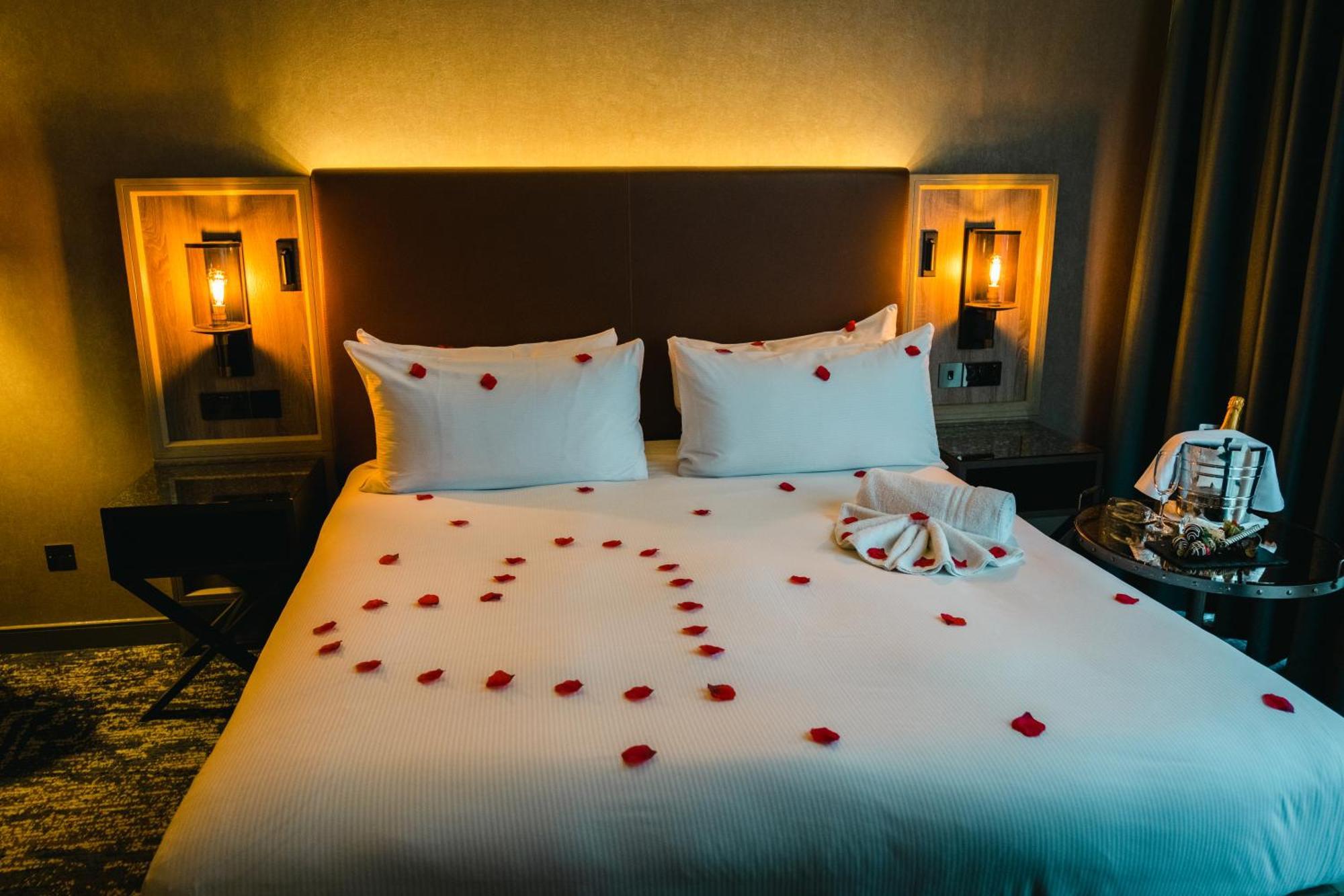 Doubletree By Hilton London Kingston Upon Thames Hotel Kingston upon Thames  Eksteriør billede