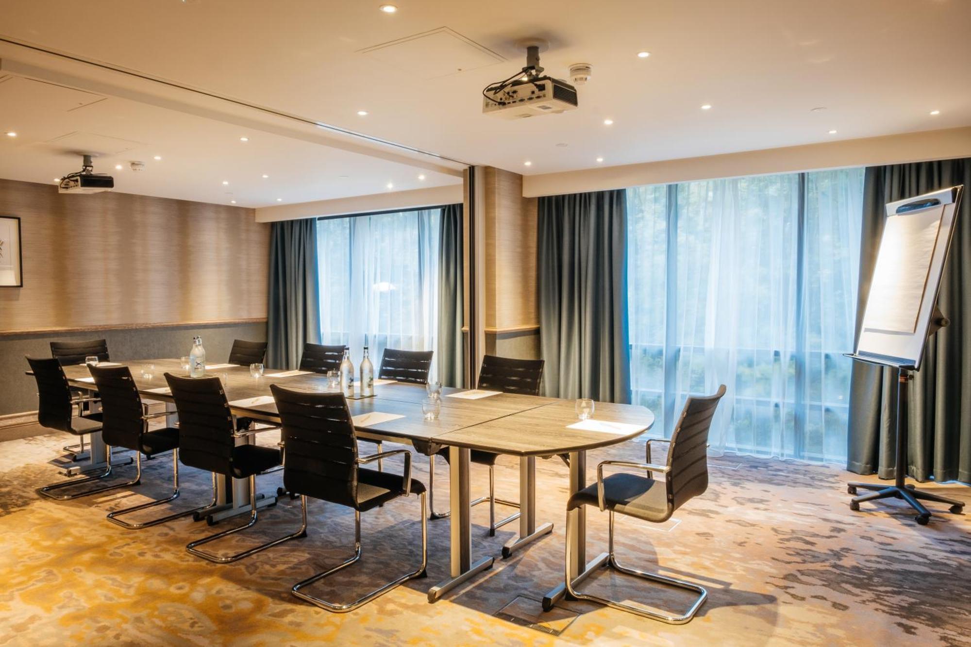 Doubletree By Hilton London Kingston Upon Thames Hotel Kingston upon Thames  Eksteriør billede